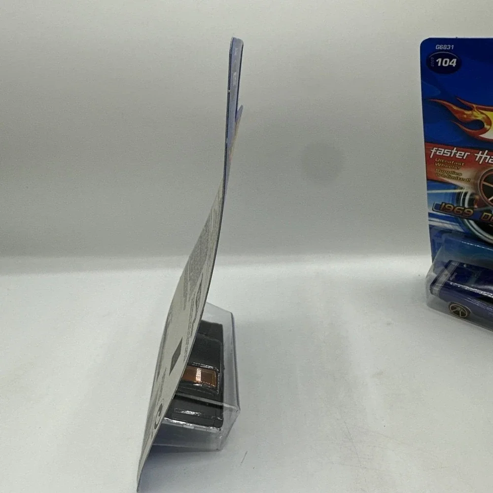 Hot Wheels Collector #176 1968 Dodge Dart 2006 #104 1969‎ Dodge Charger 2005